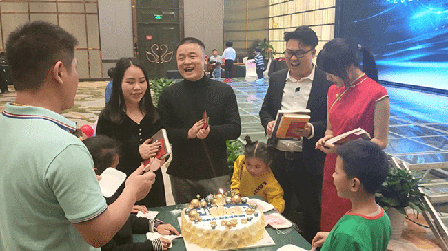 优米体育中心2020年会完美结束，但精彩永不落幕！——HiShop