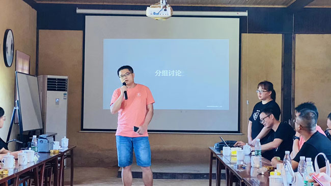 HiShop老兵营班会｜千里驰骋不忘本，共聚一心齐向前