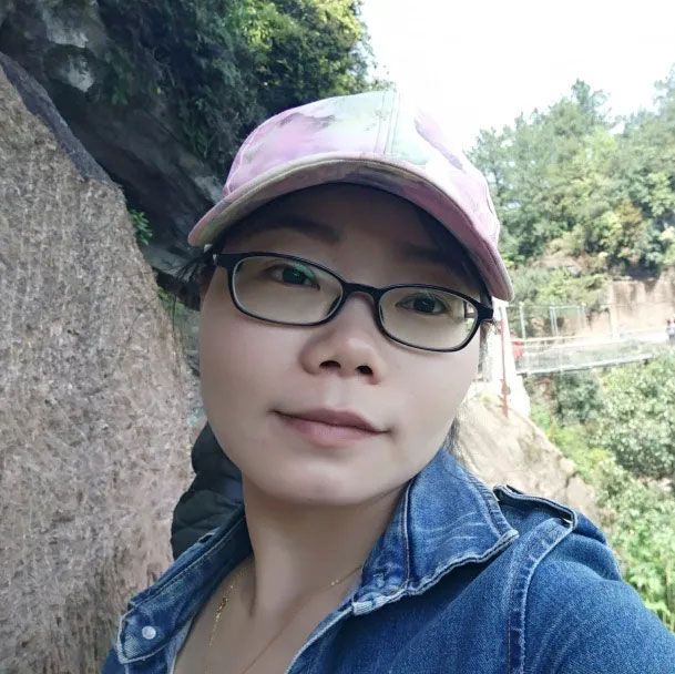 人物：龙艳--惊艳不了年华，那就去温柔岁月