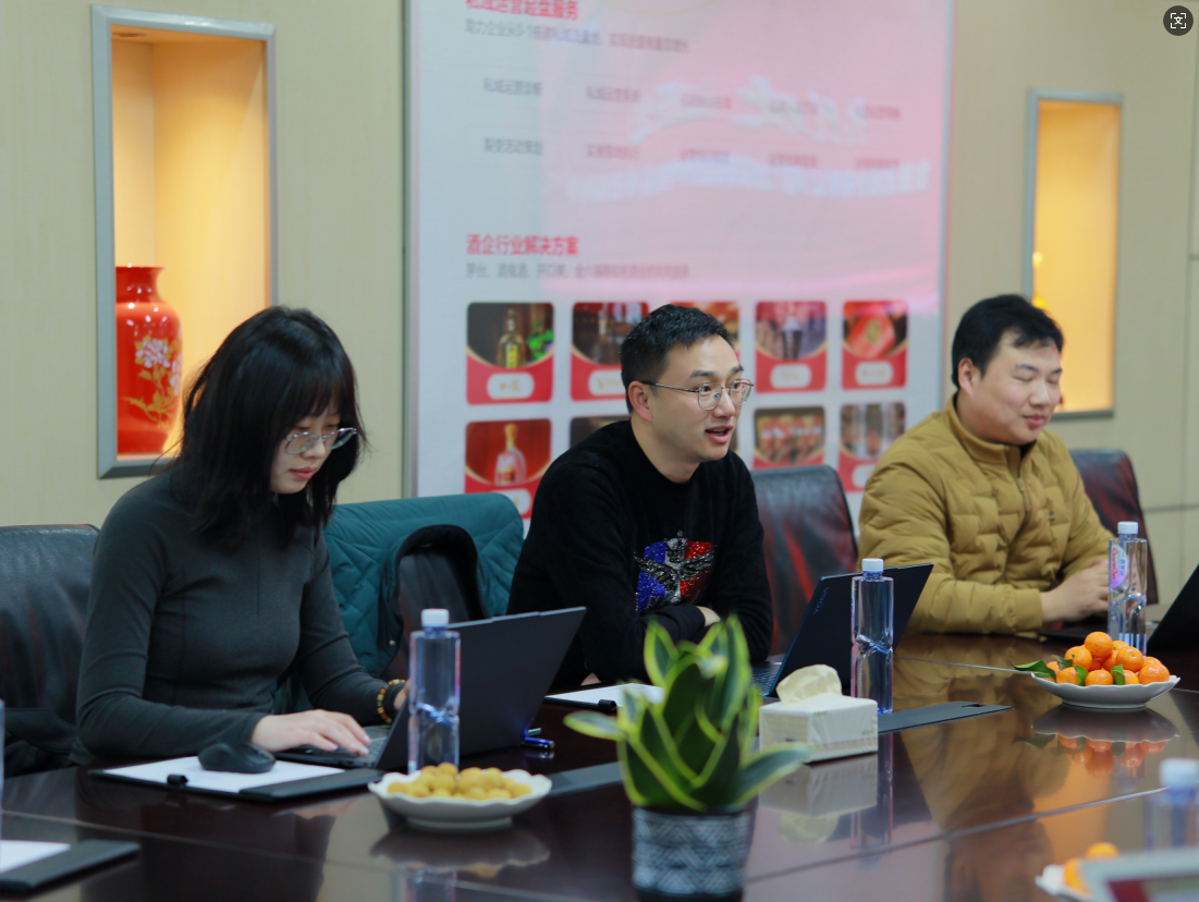 金徽酒莅临优米体育中心指导交流